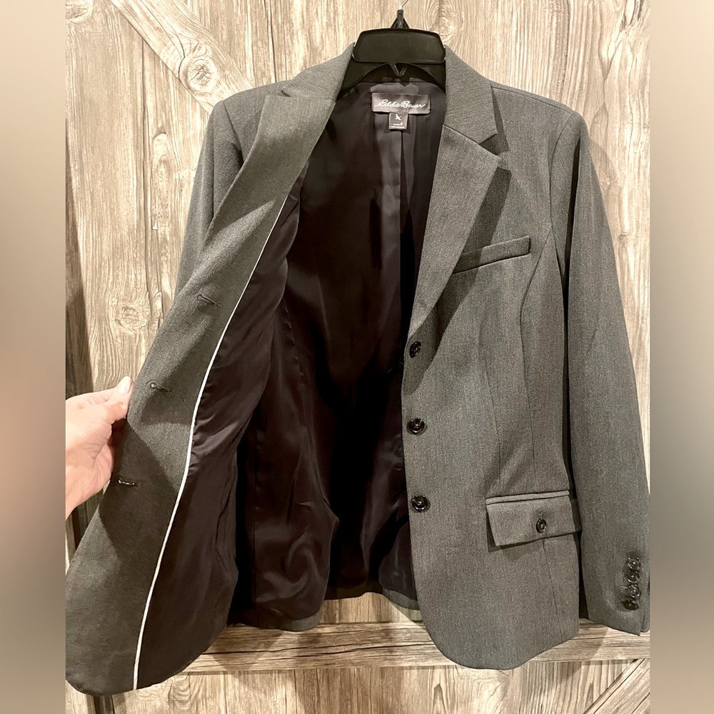 NWOT Eddie Bauer fully lined 3 button tailored suit jacket sz 8. Charcoal gray